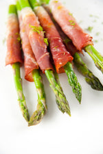 Asperges enveloppées de proscuitto